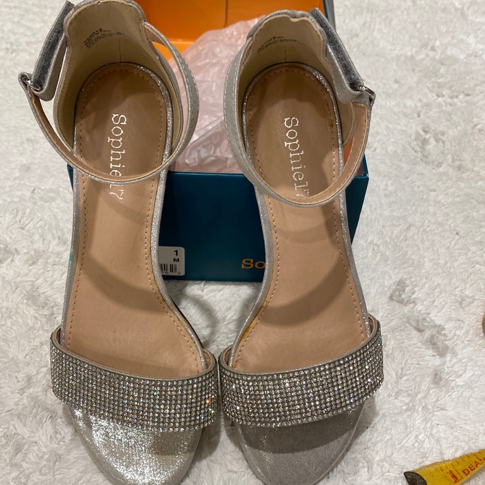 Sparkle Silver Ankle Strap 1.5” Heel Dressy Sandals Shoes Size 1